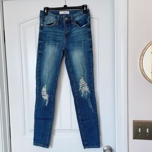 NWOT KanCan Distressed Mid Rise Jeans Sz 5/26